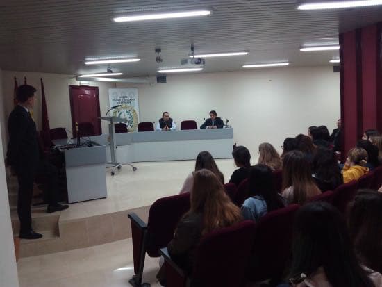 Alumnos en clases en el Ilustre Colegio de Abogados de Cartagena